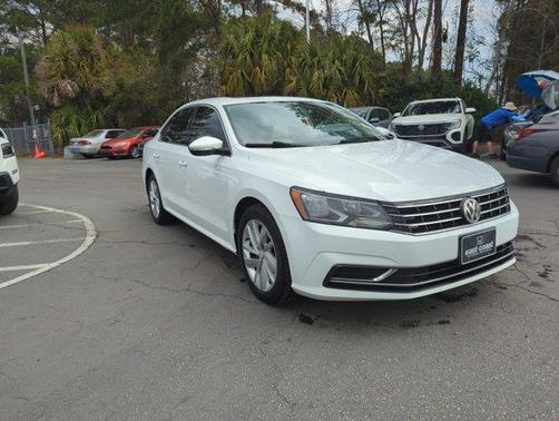 2018 Volkswagen Passat 2.0T SE