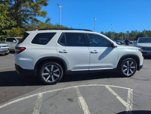 White 2023 Honda Pilot Touring