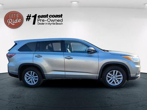 Creme Brulee Mica 2014 Toyota Highlander LE