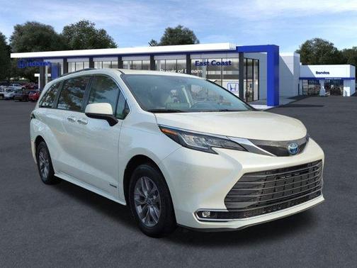 2021 Toyota Sienna XLE