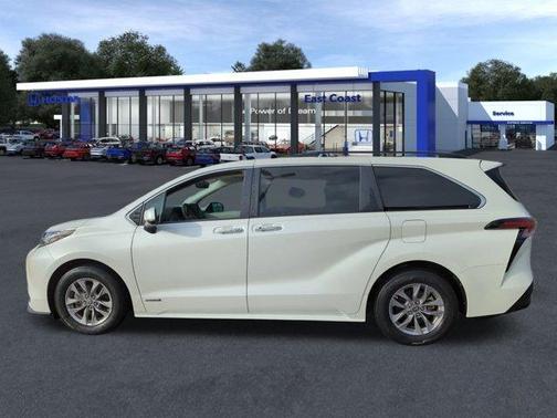 2021 Toyota Sienna XLE