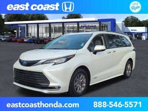 2021 Toyota Sienna XLE