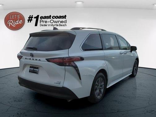 2021 Toyota Sienna XLE