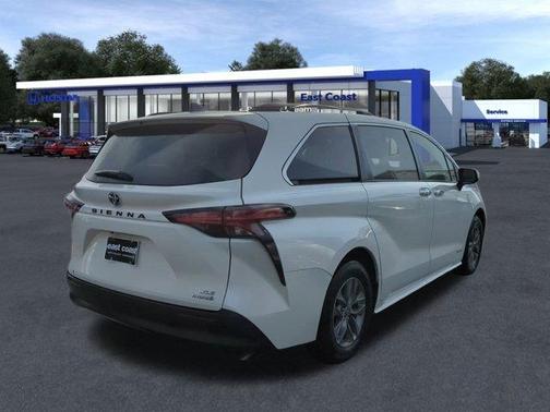 2021 Toyota Sienna XLE