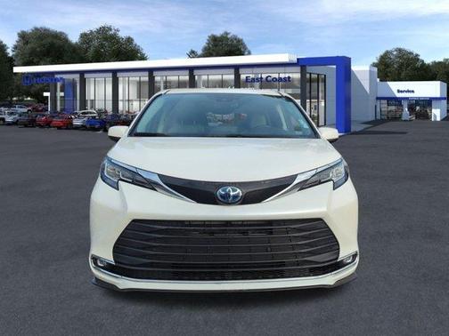 2021 Toyota Sienna XLE
