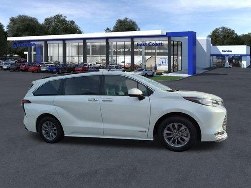 2021 Toyota Sienna XLE