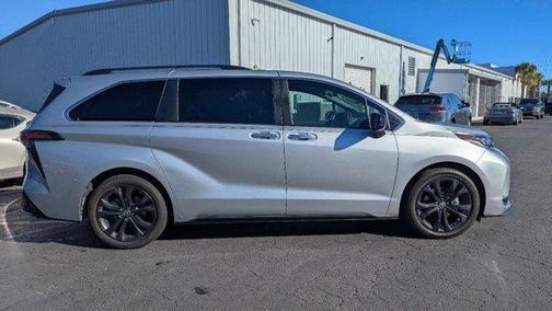 2022 Toyota Sienna XSE 7 Passenger