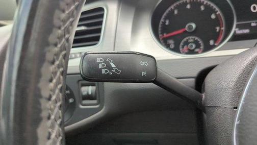 2015 Volkswagen Golf Auto TSI SE