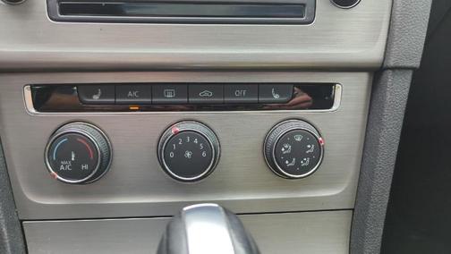 2015 Volkswagen Golf Auto TSI SE