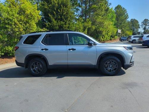 Lunar Silver 2025 Honda Pilot TrailSport