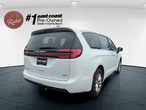 2023 Chrysler Pacifica Touring-L