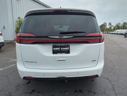 Bright White Clearcoat 2023 Chrysler Pacifica Touring-L