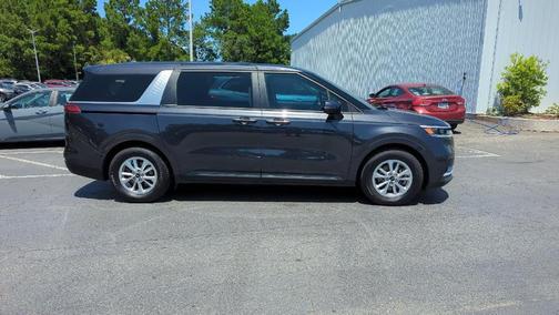 2023 Kia Carnival LX