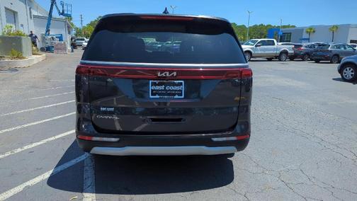 2023 Kia Carnival LX