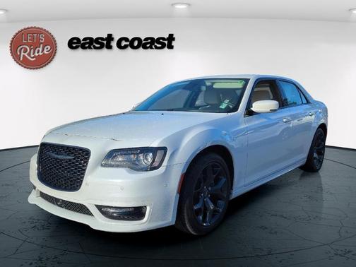2022 Chrysler 300 Touring L