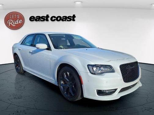 2022 Chrysler 300 Touring L