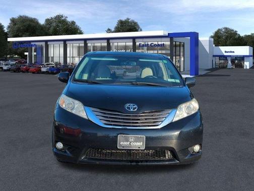 2017 Toyota Sienna XLE