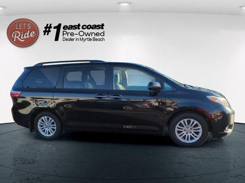 2017 Toyota Sienna XLE