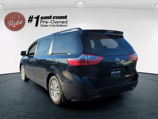 2017 Toyota Sienna XLE