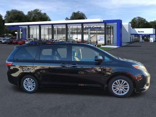 2017 Toyota Sienna XLE