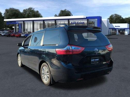 2017 Toyota Sienna XLE