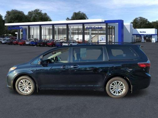 2017 Toyota Sienna XLE