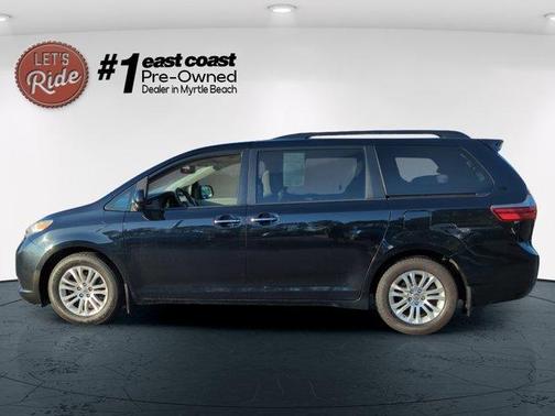 2017 Toyota Sienna XLE