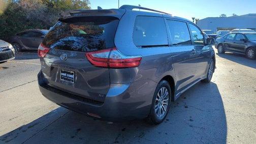 2019 Toyota Sienna XLE