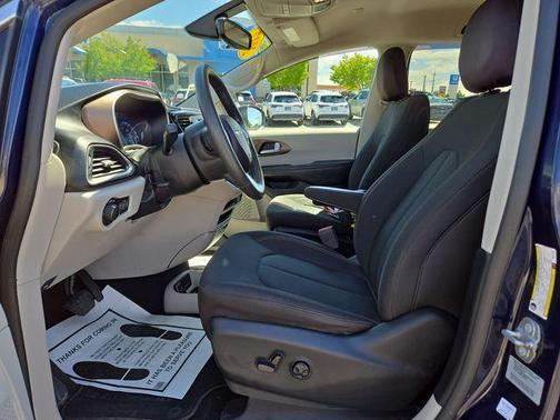 Jazz Blue Pearlcoat 2017 Chrysler Pacifica LX