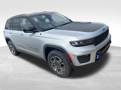 Silver Zynith 2024 Jeep Grand Cherokee 4xe Trailhawk