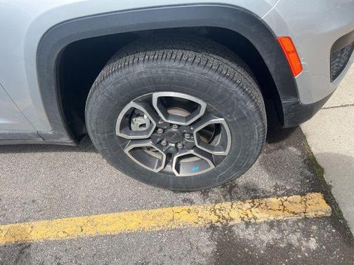 Silver Zynith 2024 Jeep Grand Cherokee 4xe Trailhawk