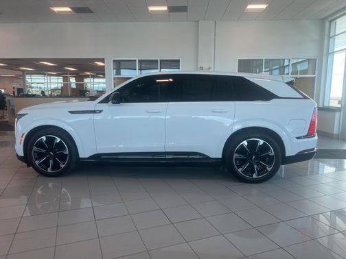 2025 Cadillac Escalade IQ Sport 2