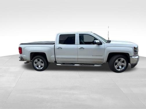 Iridescent Pearl Tricoat 2017 Chevrolet Silverado 1500 1LZ