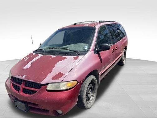 Red 1999 Dodge Grand Caravan SE