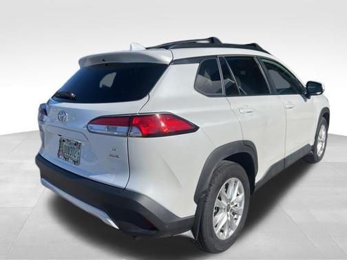 Pearl 2023 Toyota Corolla Cross LE