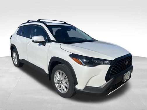 Pearl 2023 Toyota Corolla Cross LE