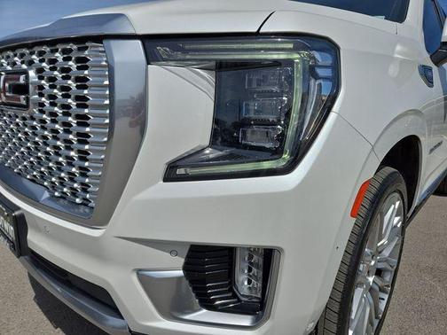 White Frost Tri-Coat 2024 GMC Yukon XL Denali