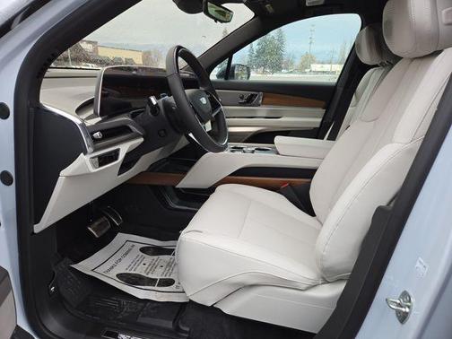 Vibrant White 2026 Cadillac VISTIQ Luxury