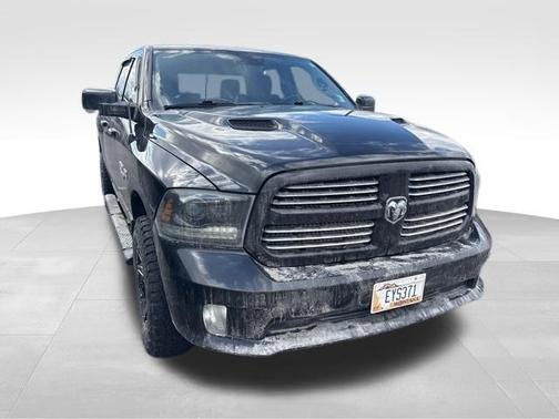 Brilliant Black Crystal Pearlcoat 2015 RAM 1500 Sport