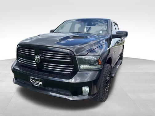 Brilliant Black Crystal Pearlcoat 2015 RAM 1500 Sport