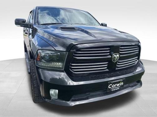 Brilliant Black Crystal Pearlcoat 2015 RAM 1500 Sport