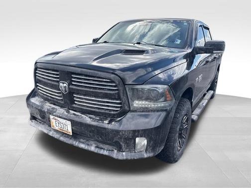 Brilliant Black Crystal Pearlcoat 2015 RAM 1500 Sport