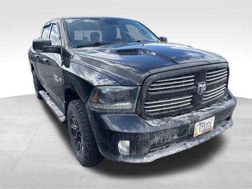 Brilliant Black Crystal Pearlcoat 2015 RAM 1500 Sport