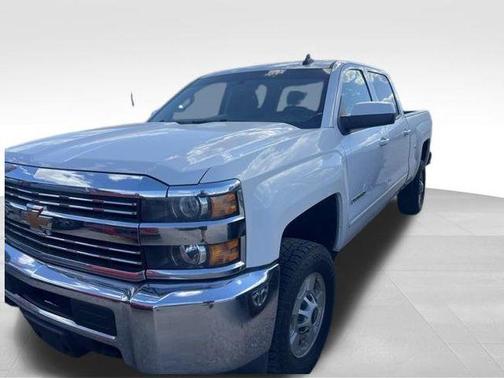 Summit White 2018 Chevrolet Silverado 2500 LT