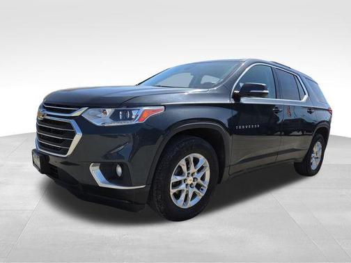 Graphite Metallic 2020 Chevrolet Traverse LT Cloth