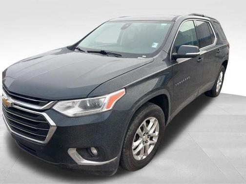 Graphite Metallic 2020 Chevrolet Traverse LT Cloth