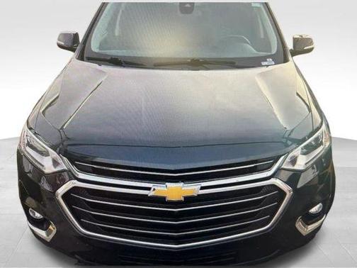 Graphite Metallic 2020 Chevrolet Traverse LT Cloth