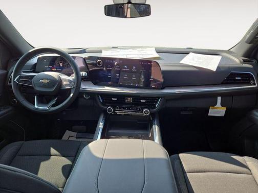 2025 Chevrolet Suburban LS