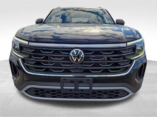 Deep Black Pearl Effect 2024 Volkswagen Atlas Cross Sport 2.0T SE