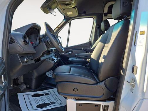 2024 Mercedes-Benz Sprinter 2500 144 WB Standard Roof Passenger